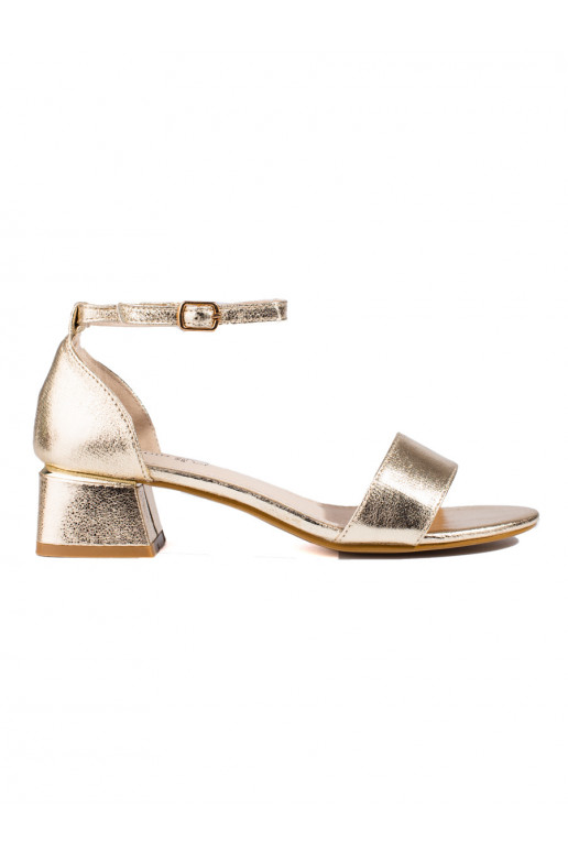 Sandalen in goldener Farbe mit Absatz... Sandalen in goldener Farbe mit Absatz...