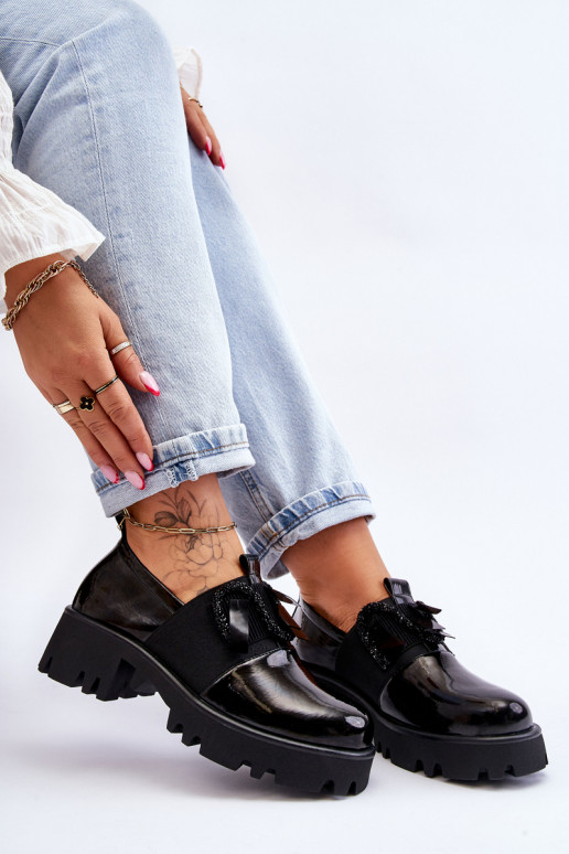 Schuhe in schwarzem Lackeffekt mit... Schuhe in schwarzem Lackeffekt mit...