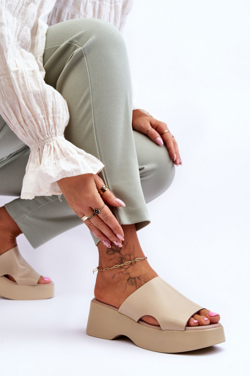 Sandfarbene Damenhausschuhe Lucami... Sandfarbene Damenhausschuhe Lucami...