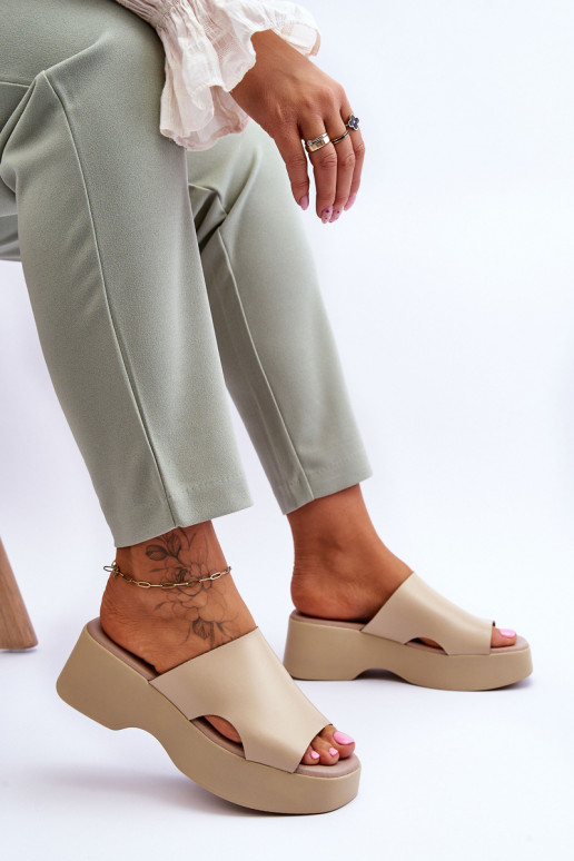 Sandfarbene Damenhausschuhe Lucami... Sandfarbene Damenhausschuhe Lucami...