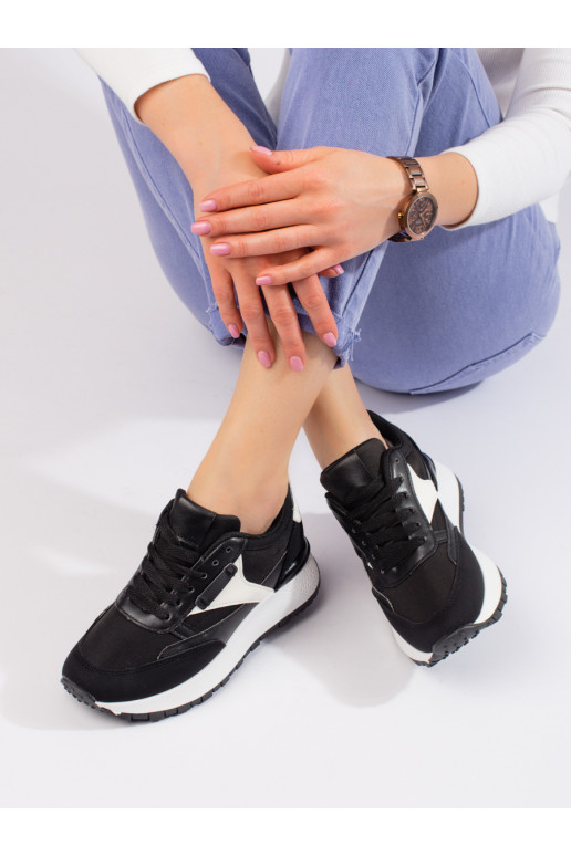 Sportschuhe mit hohem Plateau...