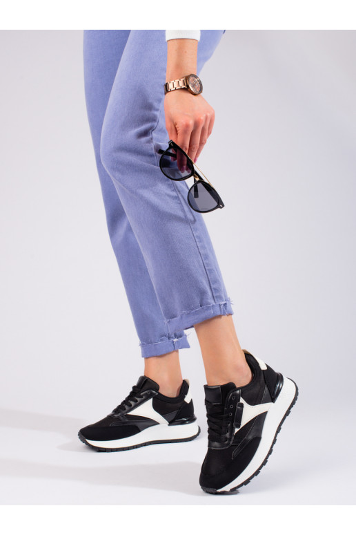 Sportschuhe mit hohem Plateau...