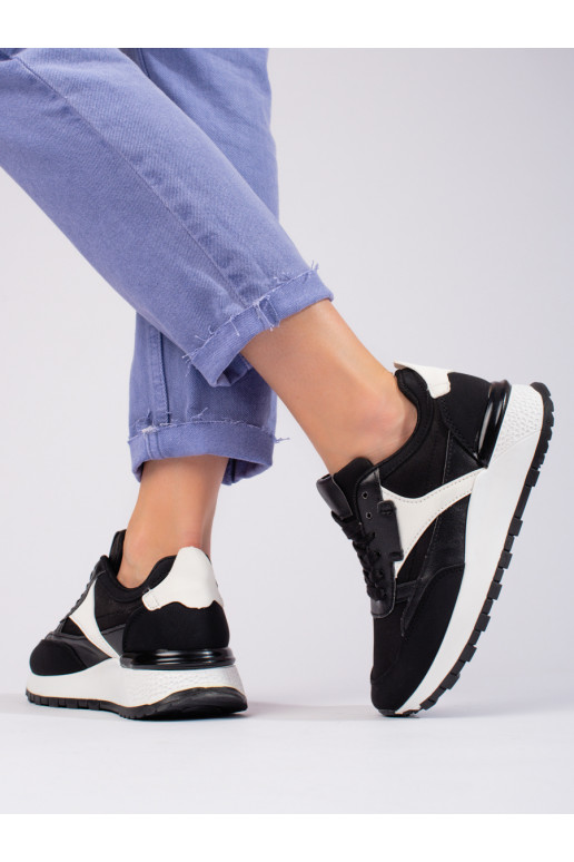 Sportschuhe mit hohem Plateau...