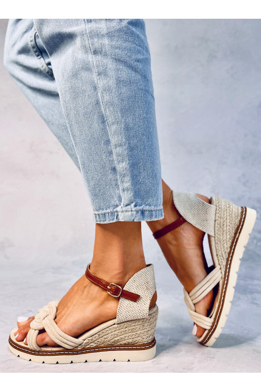 Sandalen mit Plateau in der Farbe...