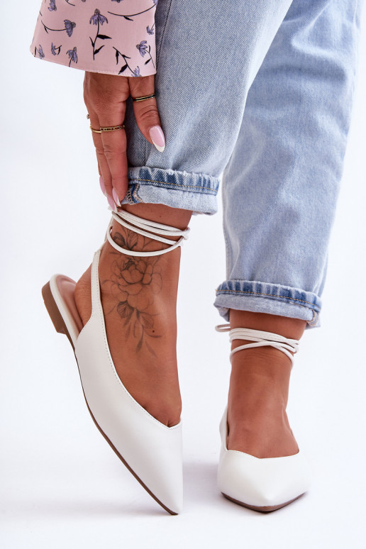 Ballerinas mit Schnürsenkeln in Weiß... Ballerinas mit Schnürsenkeln in Weiß...