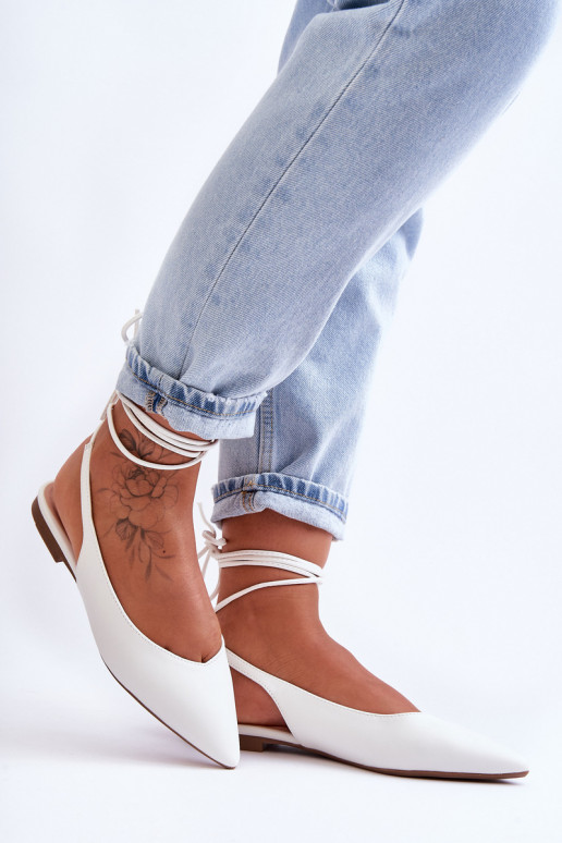 Ballerinas mit Schnürsenkeln in Weiß... Ballerinas mit Schnürsenkeln in Weiß...