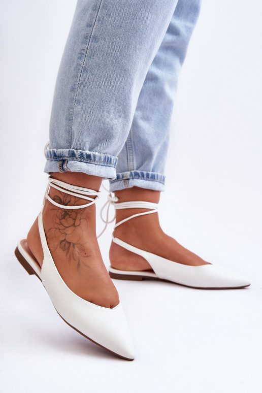 Ballerinas mit Schnürsenkeln in Weiß... Ballerinas mit Schnürsenkeln in Weiß...