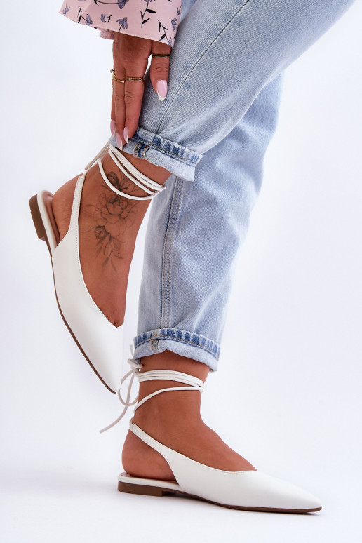 Ballerinas mit Schnürsenkeln in Weiß... Ballerinas mit Schnürsenkeln in Weiß...