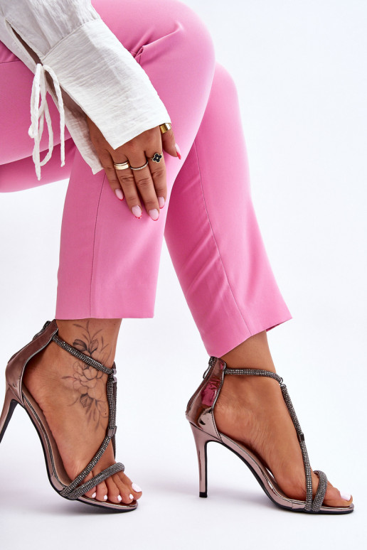 Jenesis silberne Nietenpumps mit... Jenesis silberne Nietenpumps mit...