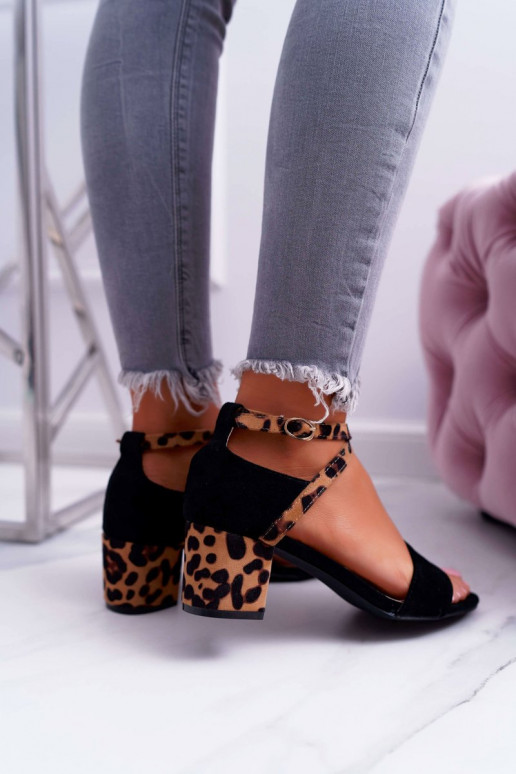 Damen-Sandalen mit hohen Absätzen Lu Boo mit Leopardenmuster in der Farbe Schwarz Fall In Love