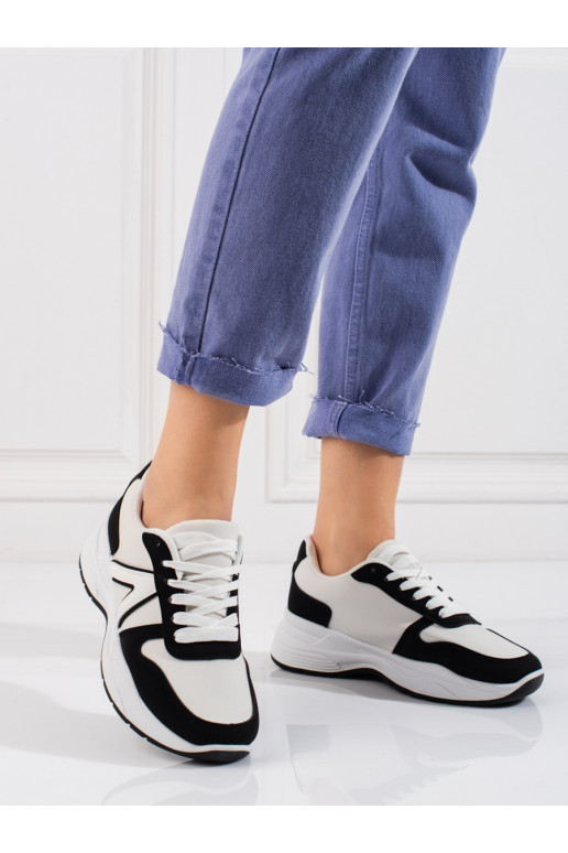 Sportschuhe in weißer Farbe Shelovet Sportschuhe in weißer Farbe Shelovet