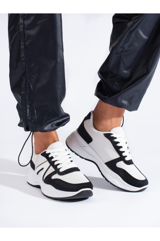 Sportschuhe in weißer Farbe Shelovet Sportschuhe in weißer Farbe Shelovet