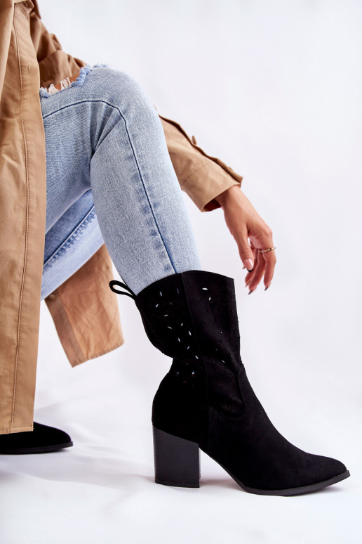 Wildlederstiefel im Cowboy-Stil in... Wildlederstiefel im Cowboy-Stil in...