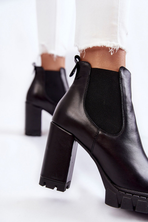 Stiefel mit Absatz in der Farbe...