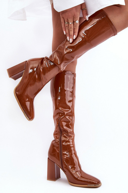 Lackierte Lederschuhe mit Absatz in... Lackierte Lederschuhe mit Absatz in...