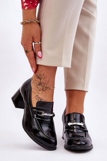 Lackierte Schuhe in der...