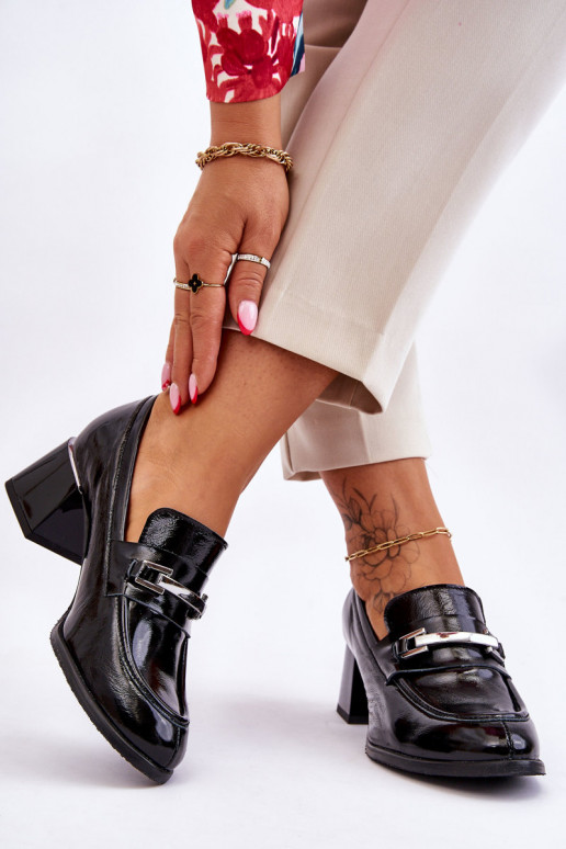 Lackierte Schuhe in der schwarzen... Lackierte Schuhe in der schwarzen...