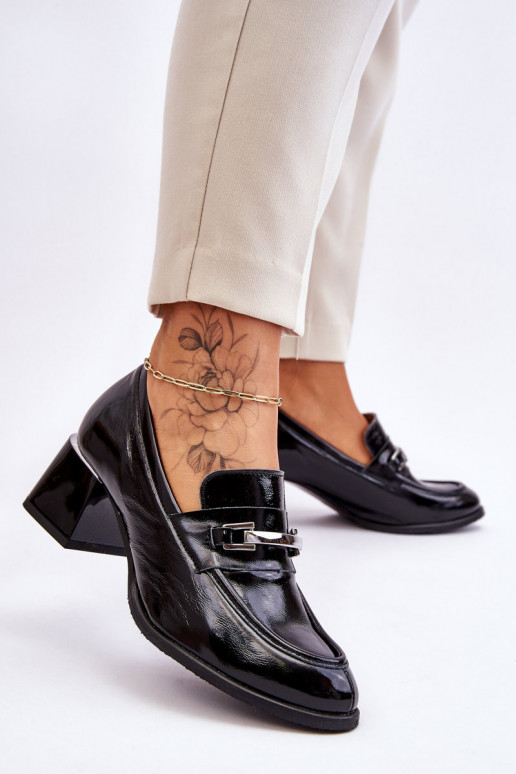 Lackierte Schuhe in der schwarzen... Lackierte Schuhe in der schwarzen...