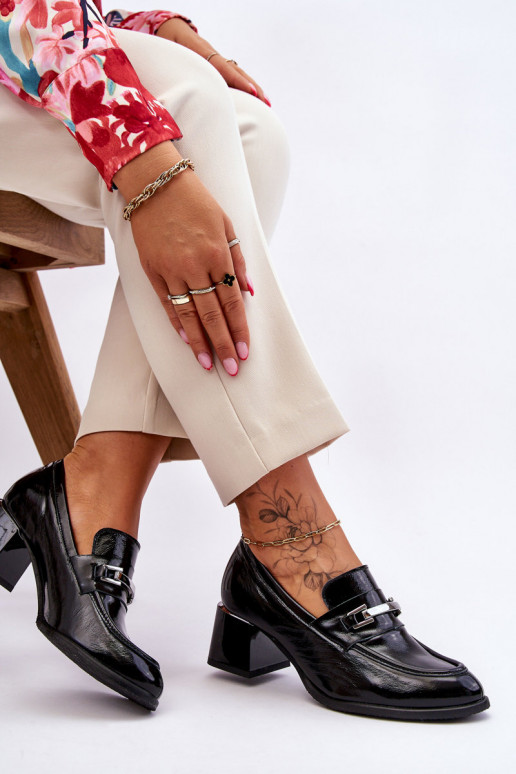 Lackierte Schuhe in der schwarzen... Lackierte Schuhe in der schwarzen...