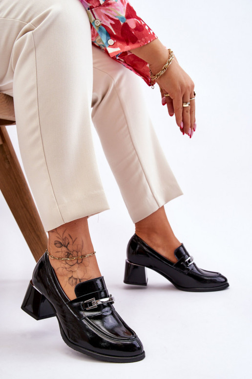 Lackierte Schuhe in der schwarzen... Lackierte Schuhe in der schwarzen...