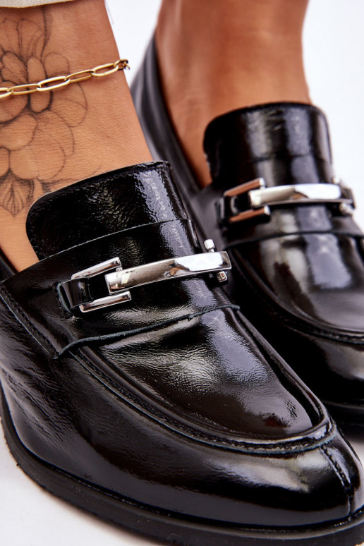 Lackierte Schuhe in der schwarzen... Lackierte Schuhe in der schwarzen...