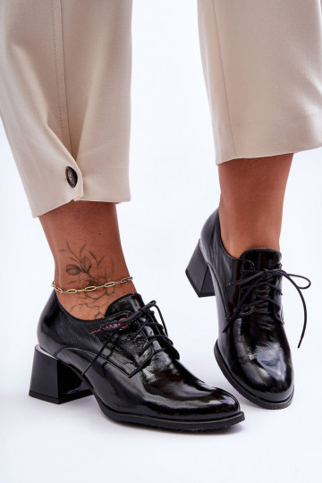 Lackierte Stiefeletten mit...