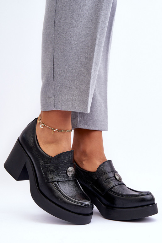 Schuhe mit Absatz in schwarzer Farbe...