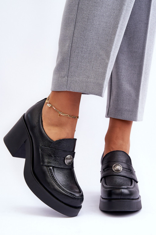 Schuhe mit Absatz in schwarzer Farbe...