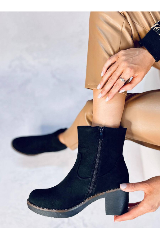 Schuhe mit Gummiabsatz in der Farbe... Schuhe mit Gummiabsatz in der Farbe...