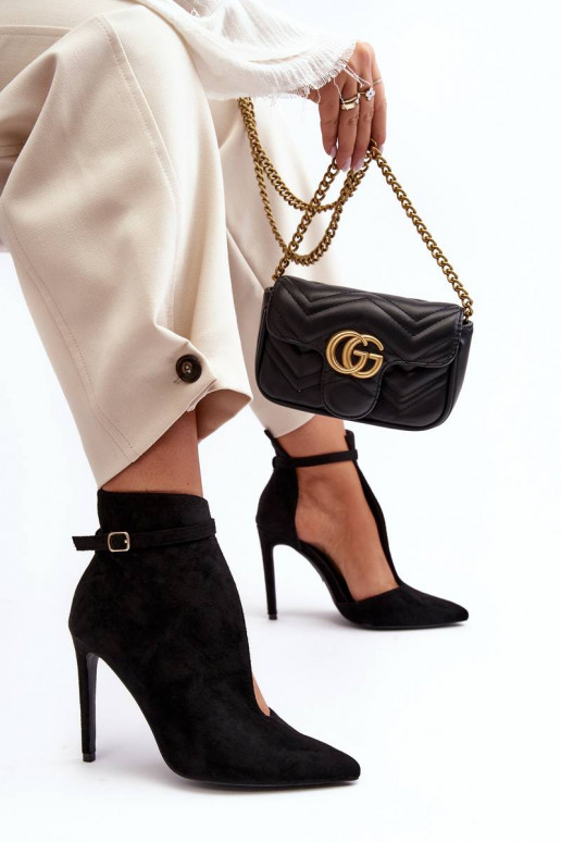 Wildlederschuhe mit dünnem Absatz in... Wildlederschuhe mit dünnem Absatz in...