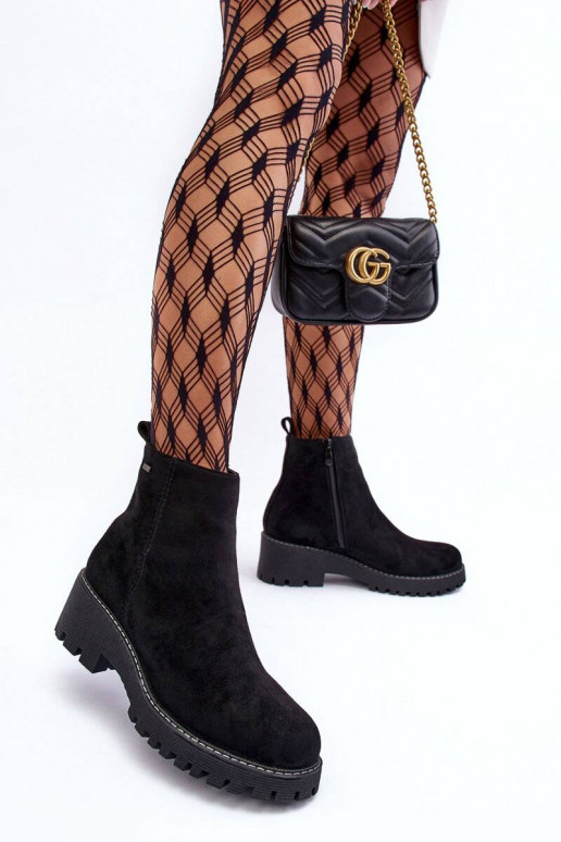 Wildlederstiefel mit breiten Absätzen... Wildlederstiefel mit breiten Absätzen...