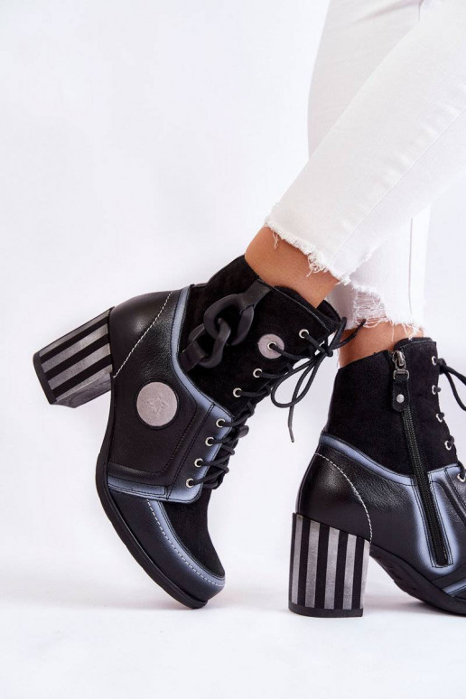 Exklusiv gestaltete Damenstiefel in... Exklusiv gestaltete Damenstiefel in...