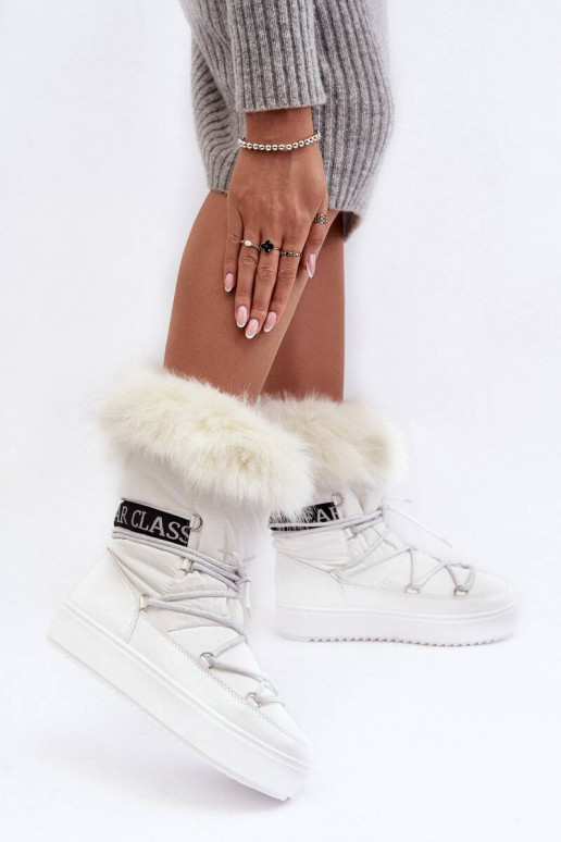 Schneestiefel mit Schnürsenkeln in... Schneestiefel mit Schnürsenkeln in...