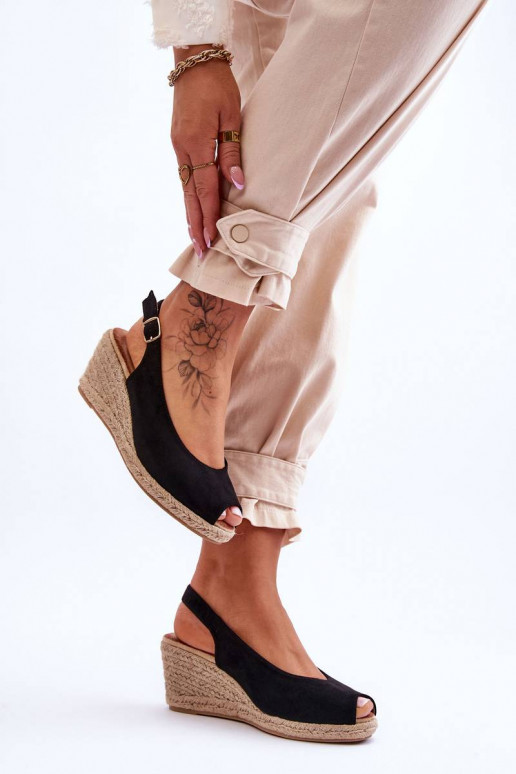 Plateausandalen aus Wildleder in der... Plateausandalen aus Wildleder in der...