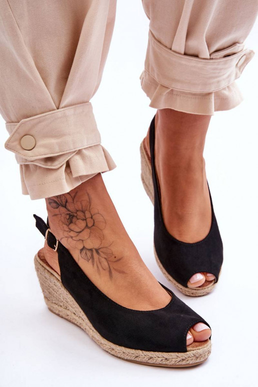 Plateausandalen aus Wildleder in der... Plateausandalen aus Wildleder in der...