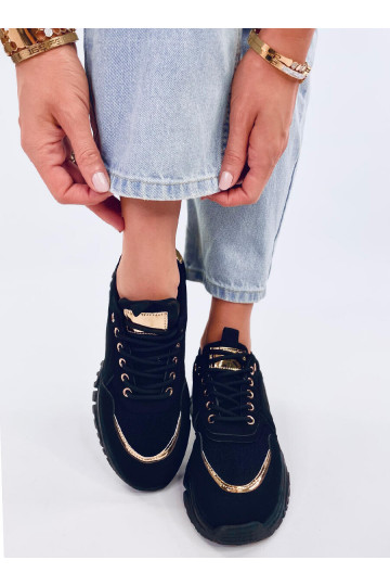 Sportliche Schuhe in der...