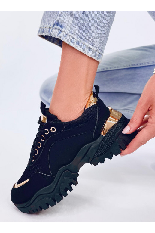 Sportliche Schuhe in der Farbe...