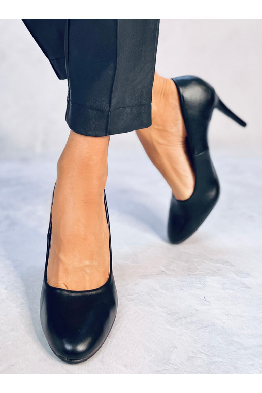 Klassische Schuhe in schwarzer Farbe...