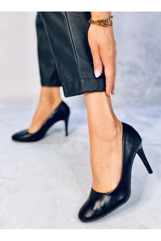 Klassische Schuhe in schwarzer Farbe...