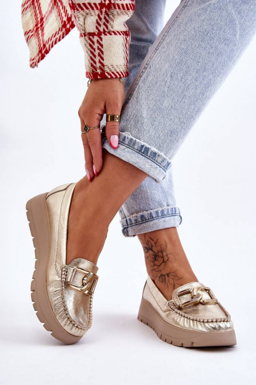 Goldverzierte Plateau-Mokassins von... Goldverzierte Plateau-Mokassins von...