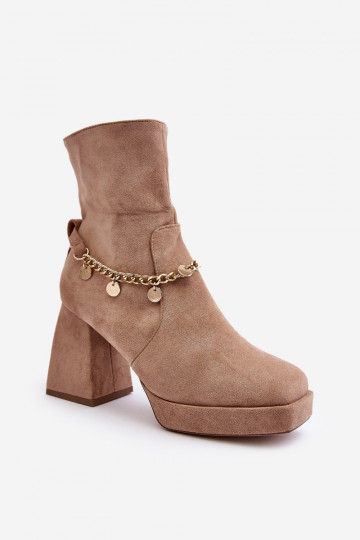 Stiefel mit hohen Absätzen und Ketten in Beige von Tiselo 2