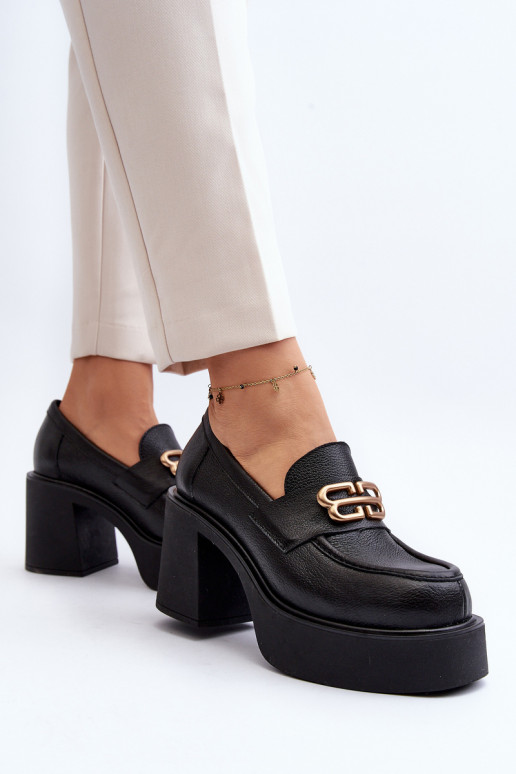 Stiefel mit Absatz in schwarzer Farbe... Stiefel mit Absatz in schwarzer Farbe...