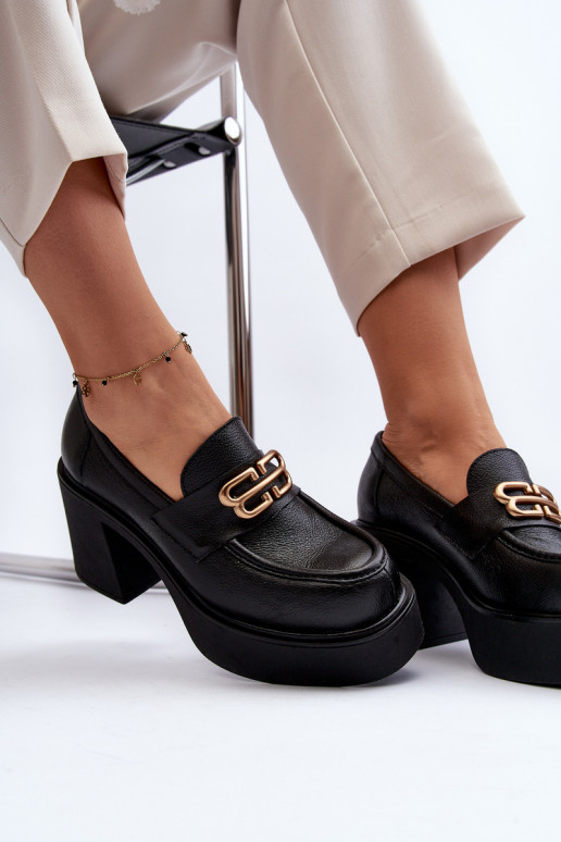 Stiefel mit Absatz in schwarzer Farbe... Stiefel mit Absatz in schwarzer Farbe...