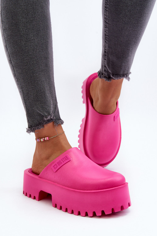 Hausschuhe mit trendiger massiver... Hausschuhe mit trendiger massiver...