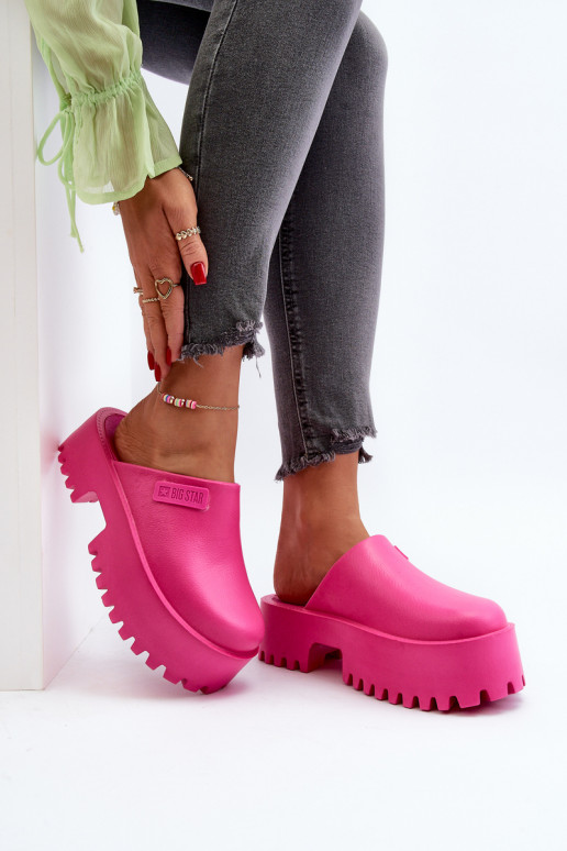 Hausschuhe mit trendiger massiver... Hausschuhe mit trendiger massiver...