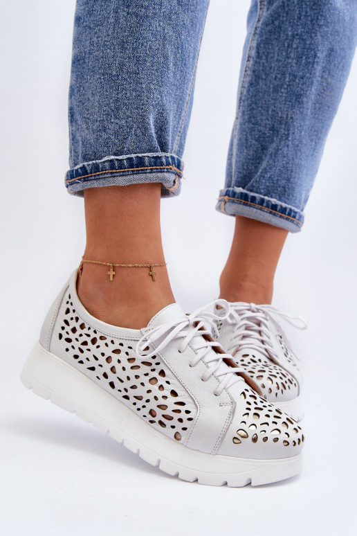 Schuhe mit durchbrochenen Elementen... Schuhe mit durchbrochenen Elementen...