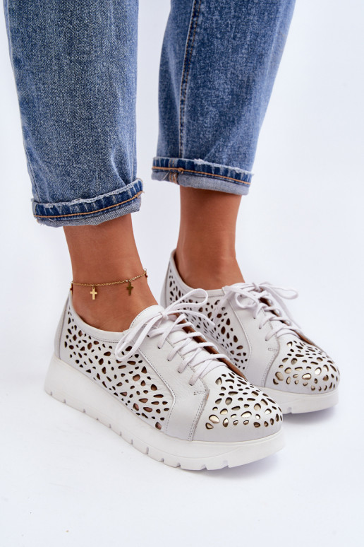 Schuhe mit durchbrochenen Elementen... Schuhe mit durchbrochenen Elementen...