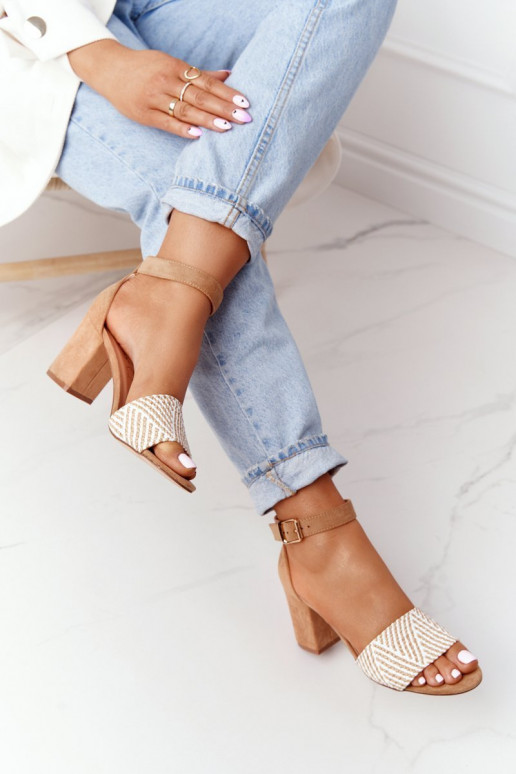 Sandalen mit hellbraunem Absatz... Sandalen mit hellbraunem Absatz...