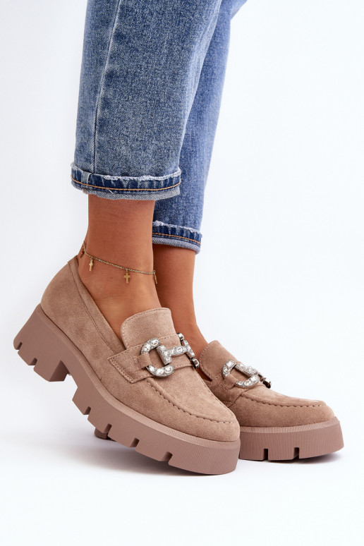 Mokassins mit Ornamenten in der Farbe...