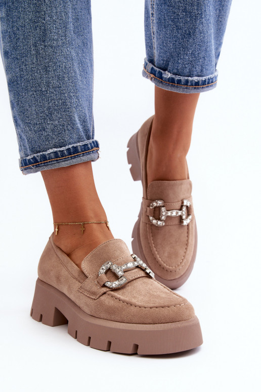 Mokassins mit Ornamenten in der Farbe...